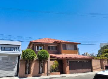 Casa · 267m² · 4 Recámaras · 3 Estacionamientos · Casa en Venta en Chapultepec, Tijuana | Amplia Residencia con Departamento Independiente - (4)