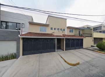 Casa de 4 habitaciones, Naucalpan de Juárez · Excelente Opción de Inversión en Zona con Plusvalía - Bonita Casa en Venta en Lomas de Tecamachalco