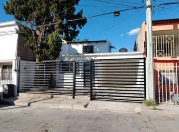 Casa · 195m² · 5 Recámaras · 1 Estacionamiento · Venta Casa en La Junta ¡5 Recamaras