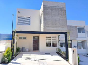 Casa · 169m² · 3 Recámaras · 2 Estacionamientos · Amplia y Moderna Casa en Venta en Zibata El Marques Queretaro Gaa