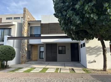 Casa · 287m² · 3 Recámaras · 2 Estacionamientos · Casa en Renta Fraccionamiento Arco de Piedra Jurica Queretaro