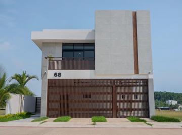 Casa · 360m² · 4 Recámaras · 3 Estacionamientos · Fracc. Las Olas Casa en Venta, con Alberca y Recamara en Planta Baja