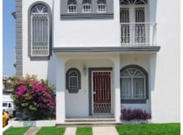 Casa de 3 habitaciones, Villa de Alvarez · Casa en Venta en Esquina en Real Bugambilias Diseño Único y con Excelente Ubicación
