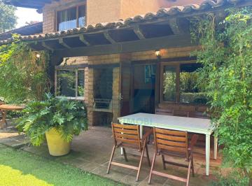 Casa en condominio · 400m² · 5 Recámaras · 2 Estacionamientos · Casa en Condomino con 5 Habitaciones, Alberca y Cancha de Tenis