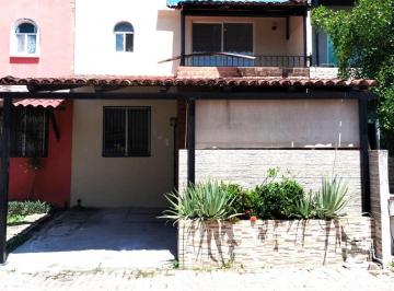 Casa en condominio de 5 habitaciones, Puerto Vallarta · En Pto. Vta. Col. Villas Universidad, con 4 Recamaras en Coto con Alberca.