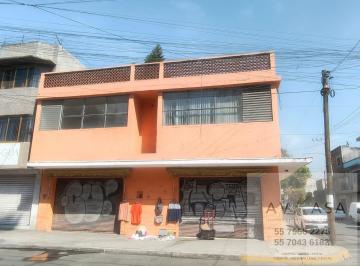 Casa · 180m² · 4 Recámaras · 1 Estacionamiento · Casa con Local Comercial en Esquina