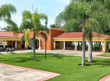 Casa en condominio de 3 habitaciones, Tlajomulco de Zúñiga · Hermosa Casa Frente a Parque, Como Nueva, 3 Recámaras con Baño Cada Una, Jardín Amplio