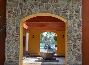Casa en condominio de 3 habitaciones, Tlajomulco de Zúñiga · Hermosa Casa Frente a Parque, Como Nueva, 3 Recámaras con Baño Cada Una, Jardín Amplio