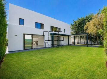 8eb9f79a33ed06a8ea0f5499ff9d150bcbbe167dd75beadbb2c10a8e9707935b · Casa en Venta o Renta, Prado Largo, Zona Esmeralda.