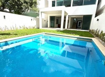 Casa · 285m² · 3 Recámaras · 2 Estacionamientos · Casa en Venta en Cumbres Cancun