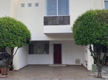 Casa de 3 habitaciones, Zapopan · Casa en San Isidro: Perfecto Estado y Precio Competitivo