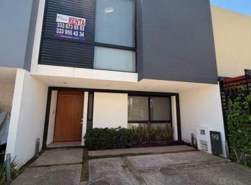 Casa · 185m² · 3 Recámaras · 2 Estacionamientos · Preciosa Casa en Renta en Punto Sur $27,000 Mant. Inc.