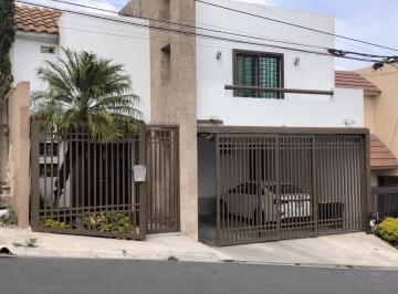 Casa de 3 habitaciones, Monterrey · Casa en Renta Frente a Parque Colinas de Las Cumbres