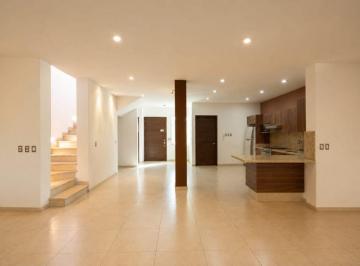 Casa en condominio de 3 habitaciones, León · Mayorazgo San Diego Preciosa Casa Venta 3 Recamaras c/u Baño y Vestidor Cto Servicio y de T. V.