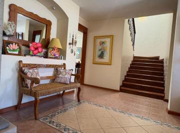 Casa · 400m² · 4 Recámaras · 4 Estacionamientos · Casa - Condominio Jardines del Campestre