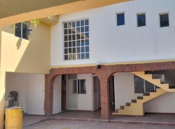 Casa · 225m² · 7 Recámaras · 3 Estacionamientos · Casa en Renta en El Rodeo, El Marques, Qro