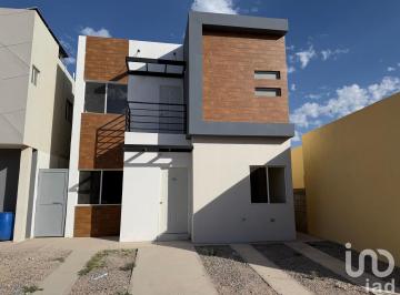 Casa · 143m² · 4 Recámaras · 2 Estacionamientos · Casa de 4 Recamaras, 3 Baños Completos, Nueva Zona J. Clouthier y Gomez Morín $2,750,000