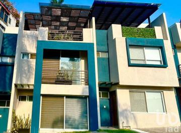 Casa · 129m² · 3 Recámaras · 2 Estacionamientos · Venta de Casa en Cuernavaca, Morelos, a 5 Min. del Centro.