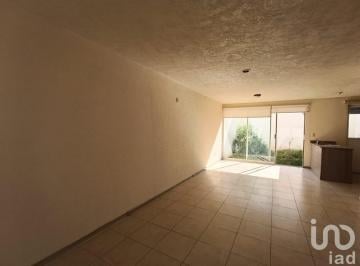 Casa · 117m² · 3 Recámaras · 2 Estacionamientos · Casa en Renta en Querétaro Sonterra Terralta