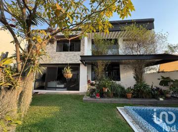 Casa · 350m² · 3 Recámaras · 3 Estacionamientos · Casa Moderna en Venta en Acapatzingo Cuernavaca