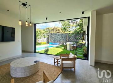 Casa · 500m² · 5 Recámaras · 7 Estacionamientos · Casa en Venta en Tepoztlán Rumbo a Santo Domingo Ocotitlan