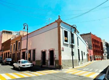 Casa · 306m² · 4 Recámaras · 1 Estacionamiento · Casa en Venta con Local Comercial en El Centro de La Ciudad de Aguascalientes