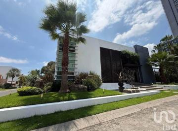Casa · 631m² · 4 Recámaras · 6 Estacionamientos · Casa en Venta en Ponte Vedra Puerta de Hierro