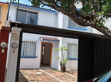 Casa · 140m² · 3 Recámaras · 2 Estacionamientos · Rento Casa en Frac Herradura