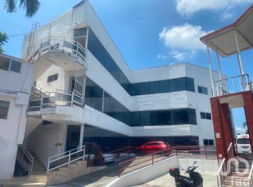 Oficina · 256m² · 1 Recámara · 5 Estacionamientos · Oficinas y Consultorios en Renta en Miraval, Cuernavaca
