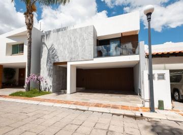 Casa · 318m² · 3 Recámaras · 2 Estacionamientos · Casa San Martinito, Zona Atlixcayotl, Puebla, Cuarto de Juegos y Gran Jardin
