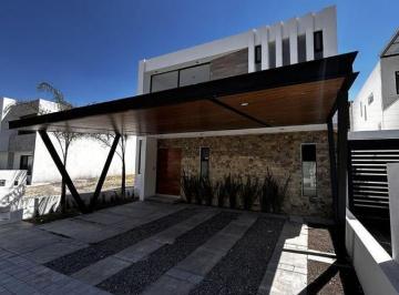 Casa · 195m² · 3 Recámaras · 3 Estacionamientos · Residencia Nueva en Grand Juriquilla con Jardín y Baño en Cada Recámara