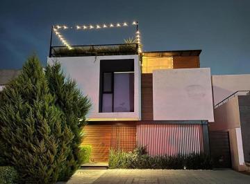 Casa · 181m² · 3 Recámaras · 2 Estacionamientos · Casa en Venta en Grand Juriquilla con Alberca Climatizada y Roof Garden Equipado