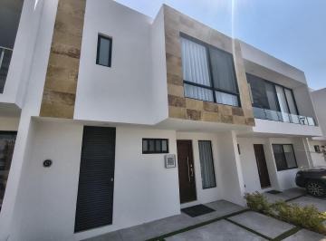 Casa · 108m² · 3 Recámaras · 2 Estacionamientos · Casa en Venta en San Isidro Juriquilla Hermosa, Funcional, Cálida y Lista Para Disfrutar