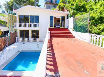 Casa · 243m² · 4 Recámaras · Hermosa Casa en Venta en El Corazón de Acapulco