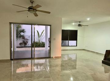 Casa · 216m² · 3 Recámaras · 2 Estacionamientos · Casa en San Remo Altabrisa de 3 Recámaras, Mérida