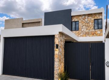 Casa · 277m² · 3 Recámaras · 2 Estacionamientos · Casa con Amplios Espacios Al Norte de Mérida, Dzitya