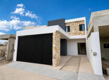 Casa · 277m² · 3 Recámaras · 2 Estacionamientos · Casa en Preventa con Amplios Espacios Al Norte de Mérida, Dzitya