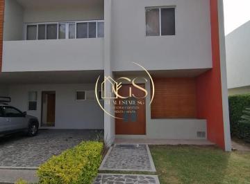 Casa · 350m² · 3 Recámaras · 3 Estacionamientos · Casa en Venta San Lorenzo Residencial Celaya
