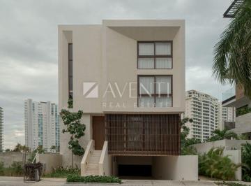 Casa · 247m² · 3 Recámaras · 6 Estacionamientos · Casa en Venta, La Marina, Puerto Cancún