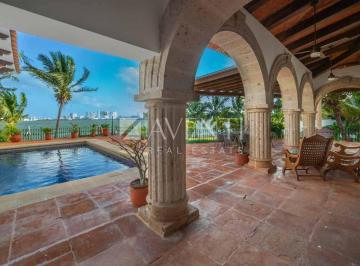 Casa · 1100m² · 4 Recámaras · 6 Estacionamientos · Casa en Venta en Pok Ta Pok Residencial en Zona Hotelera Cancún
