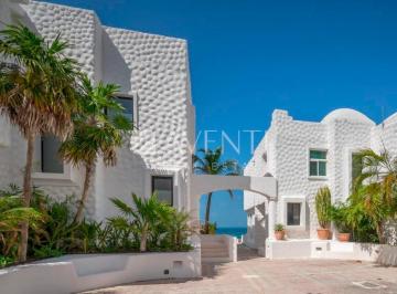 Casa · 200m² · 3 Recámaras · 2 Estacionamientos · Casa Amueblada en Venta, Pez Volador, Zona Hotelera, Cancún.