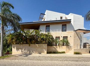 Casa · 243m² · 3 Recámaras · 5 Estacionamientos · Casa en Venta, Laguna 1, Puerto Cancún