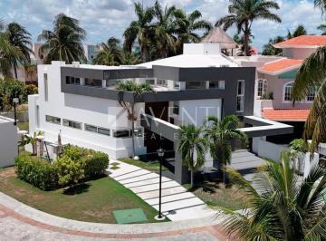 Casa · 500m² · 3 Recámaras · 2 Estacionamientos · Casa en Venta, Isla Dorada, Zona Hotelera Cancun, Cancún