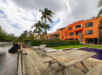 Casa · 215m² · 4 Recámaras · 2 Estacionamientos · Casa en Venta, Villa Lagunas del Mar, Zona Hotelera Cancun, Cancún