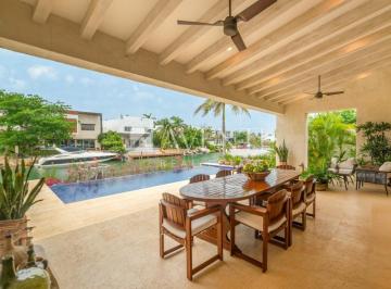 Casa · 800m² · 3 Recámaras · 4 Estacionamientos · Casa en Venta, Los Canales, Puerto Cancún