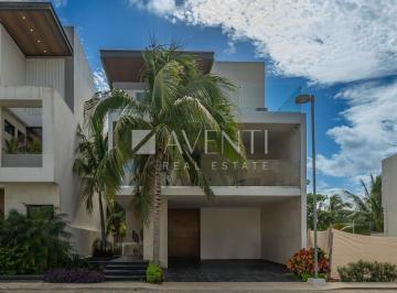 Casa · 349m² · 4 Recámaras · 2 Estacionamientos · Casa en Venta en Laguna 1 Residencial en Puerto Cancún
