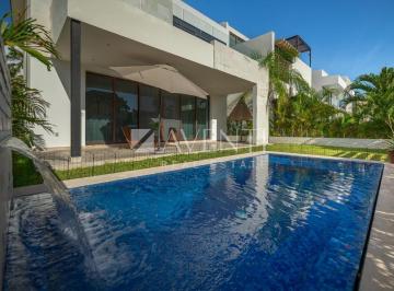 Casa · 360m² · 3 Recámaras · 3 Estacionamientos · Casa Amueblada en Venta, Isla Dorada, Zona Hotelera Cancún