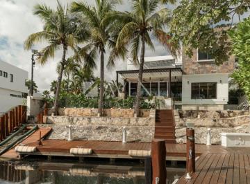 Casa · 850m² · 4 Recámaras · 6 Estacionamientos · Casa en Venta, Los Canales, Puerto