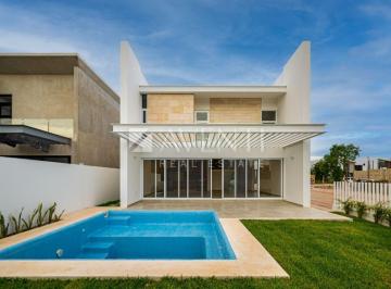 Casa · 389m² · 3 Recámaras · 2 Estacionamientos · Casa en Venta en Lagos del Sol Residencial, Cancún.
