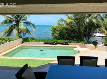 Casa · 1570m² · 3 Recámaras · 6 Estacionamientos · Casa en Venta, Las Quintas Residencial, Cancún.
